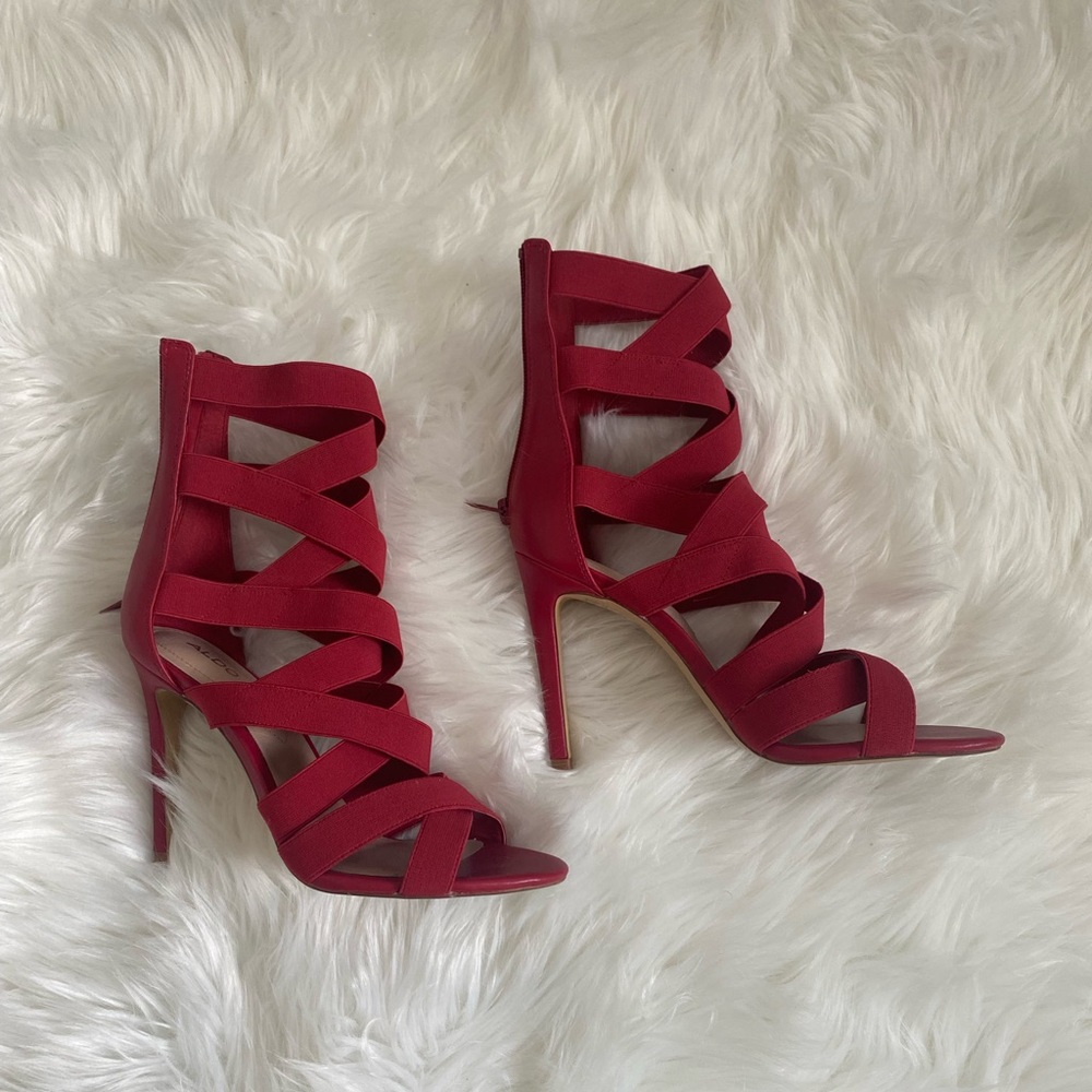 Sexy strappy red 4in heel sandal!!!  Must have in your summer wardrobe!